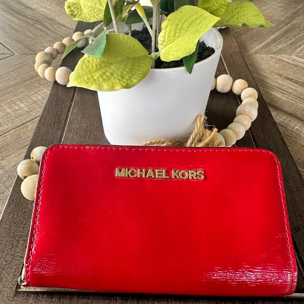 Michael Kors Patent Red Leather Snap Closure Wallet 6’’x3.5’’